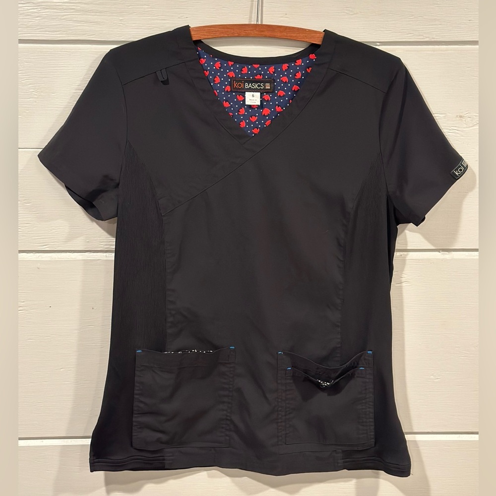 Women’s Koi basics scrub top